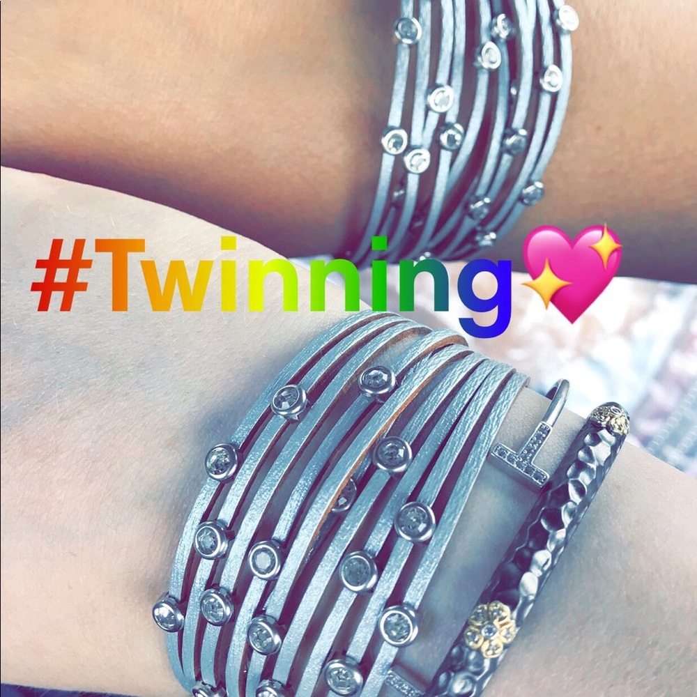New #LeatherCrystal 10 row snap bracelets! $22